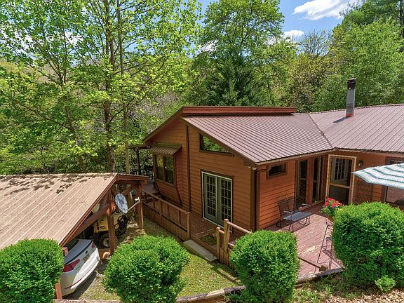 4th image of 227 Country Ln