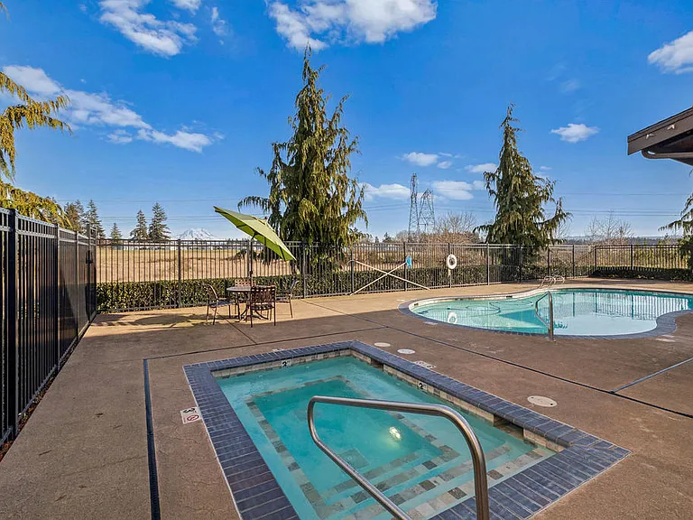 Tustin Apartment Homes — Photo 19