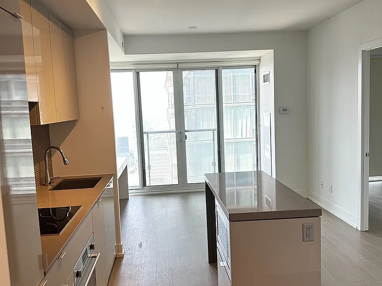 7 Grenville St #4313 — Photo 4