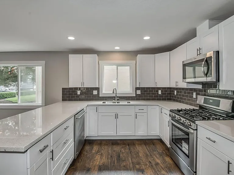 2945 SE Cornelius Pass Rd #A — Photo 3