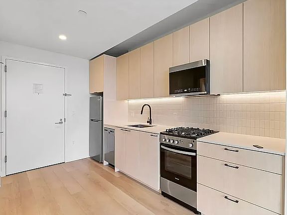 4th image of 15310 88th Ave #415