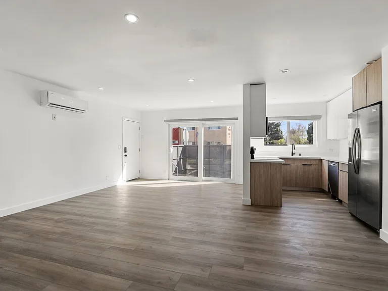 8777 Cadillac Avenue Apartments — Photo 44