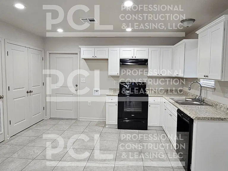 1658 Acadian Dr — Photo 8