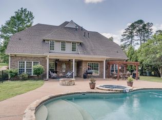2284 Legends Dr, Nesbit, MS 38651