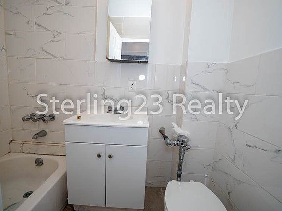 5th image of 4318 44th St APT 3A