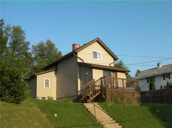 64 Main St, Daisytown, PA 15427