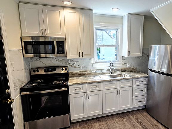 3rd image of 223 Brandon Rd