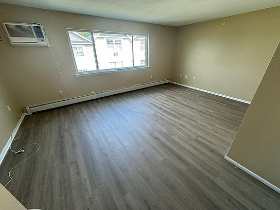 2nd image of 109 Lighthouse Ct #B
