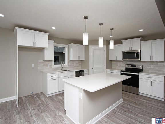 3rd image of 7315 Anselm Ln
