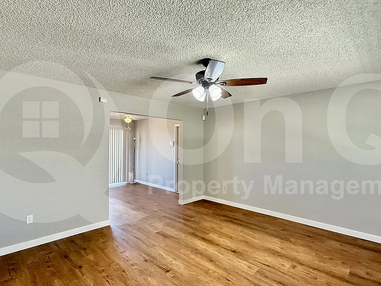 1040 W Yale Dr — Photo 7