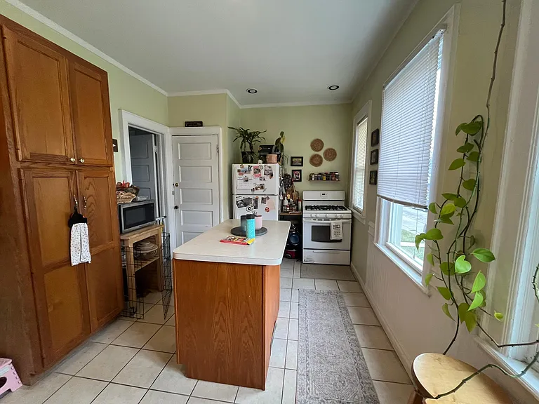 1979 N Oakland Ave — Photo 7