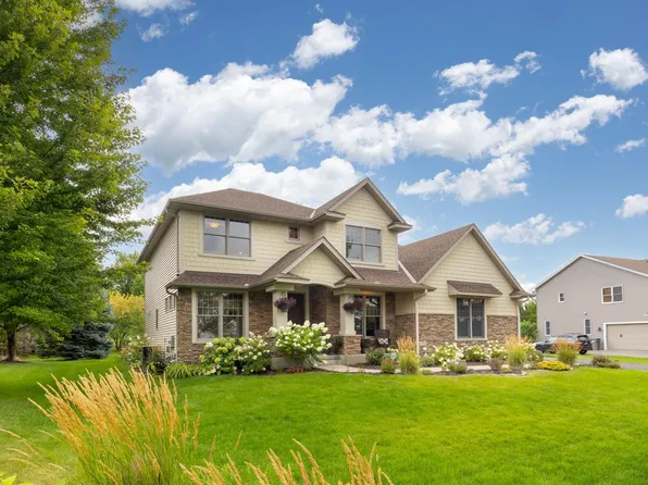 1752 Carriage Dr, Victoria, MN 55386