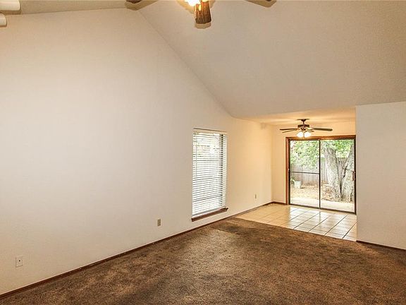 4th image of 204 23rd Ave NE