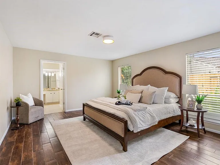11423 Wickersham Ln — Photo 3