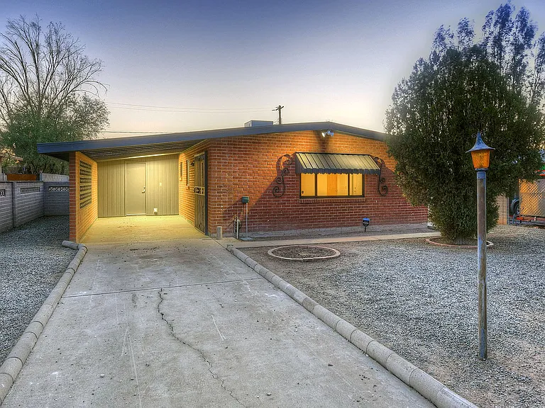 1445 N Arcadia Ave — Photo 24