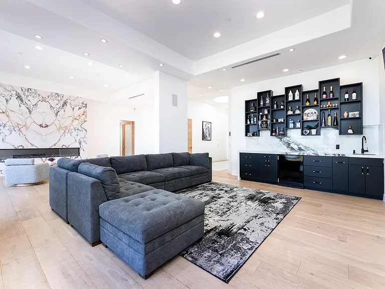 16341 Sloan Dr — Photo 10