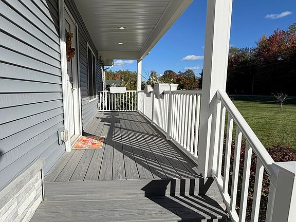3rd image of 233 Red Oak Dr