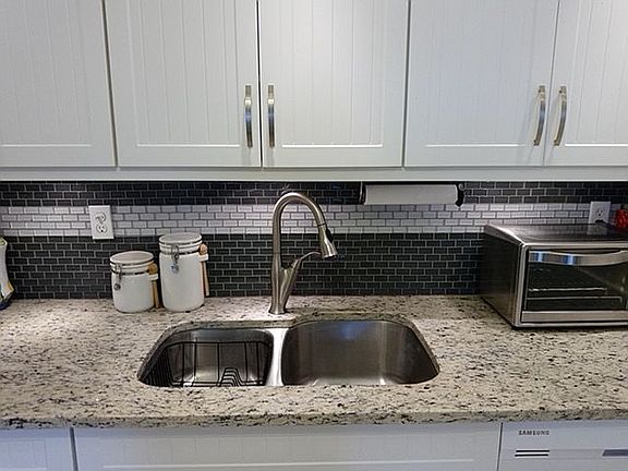 3rd image of 1005 Ventnor Cres