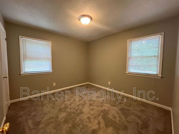 4th image of 3917 Greenleaf St APT A