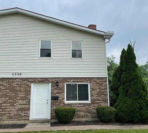 2nd image of 2200 Lake Glen Ct #J
