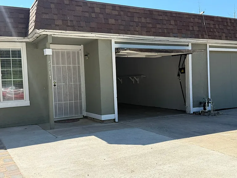 5061 Shell St — Photo 32
