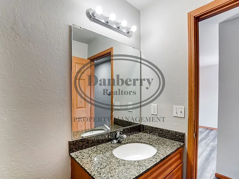 1117 N Byrne Rd — Photo 11
