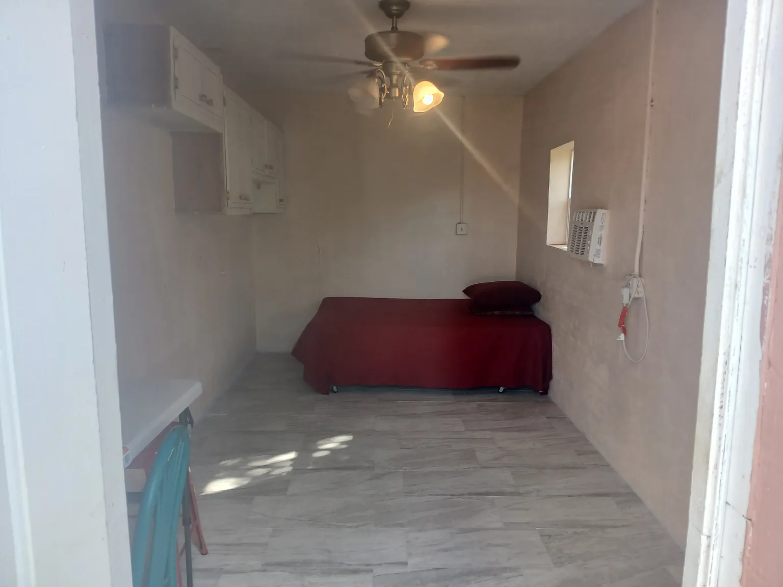 1 bed, 425 sqft, $1,050 — Photo 1