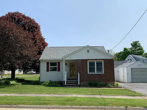 26 Monroe Pkwy, Massena, NY 13662