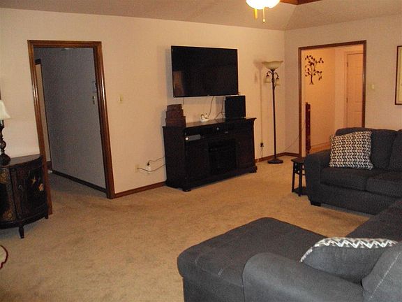 4th image of 981 Meadowridge Dr