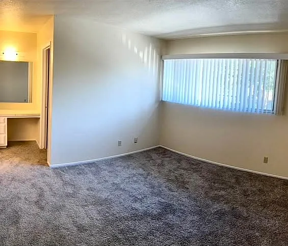 Montecito Apartments — Photo 8