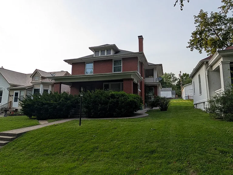 929 Riley St — Photo 3