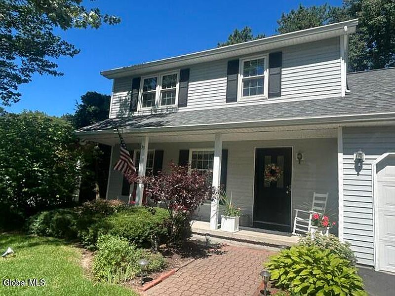 3rd image of 33 Maple Drive