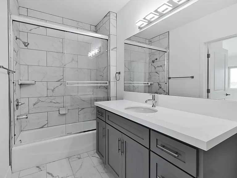 10609 S Inglewood Ave — Photo 23