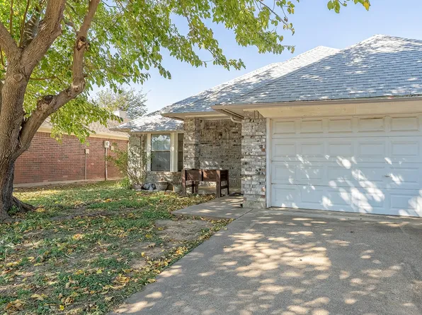 6329 Woodcreek Trl, Fort Worth, TX 76179