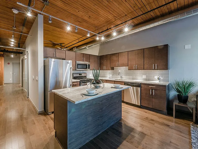 Lofts At River East — Photo 52