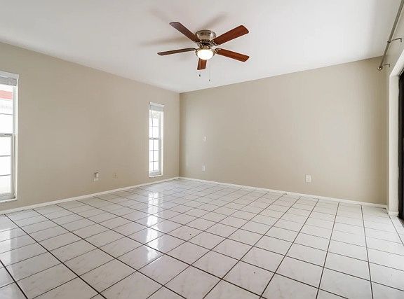 4th image of 9519 Drakemill Ct #102