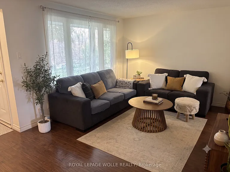 279 Sandowne Dr #14 — Photo 4