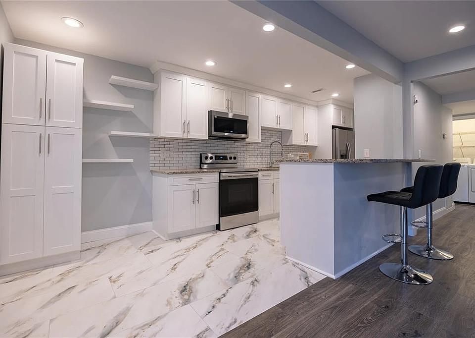 1st image of 4984 Meadow Ln