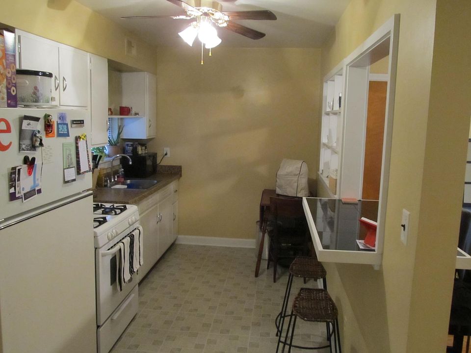 2nd image of 2072 Sherwood Ave #4