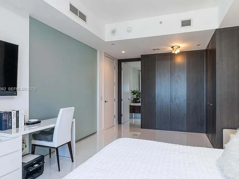 1100 Biscayne Blvd #4103 — Photo 17