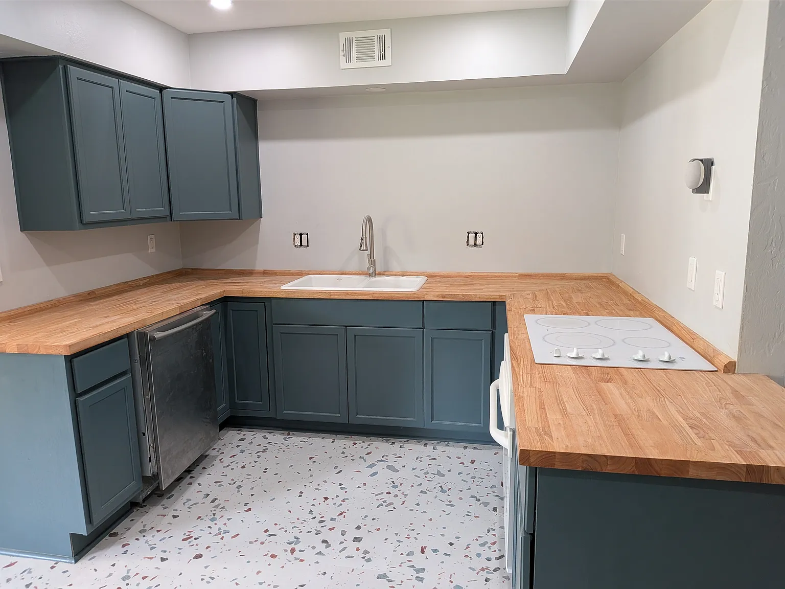 3 bed, 1334 sqft, $3,500 — Photo 4