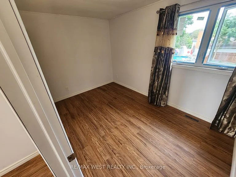 10658 Atwater Cres — Photo 18