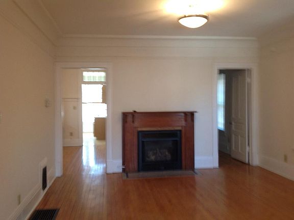 4th image of 1926 N Oakland Ave