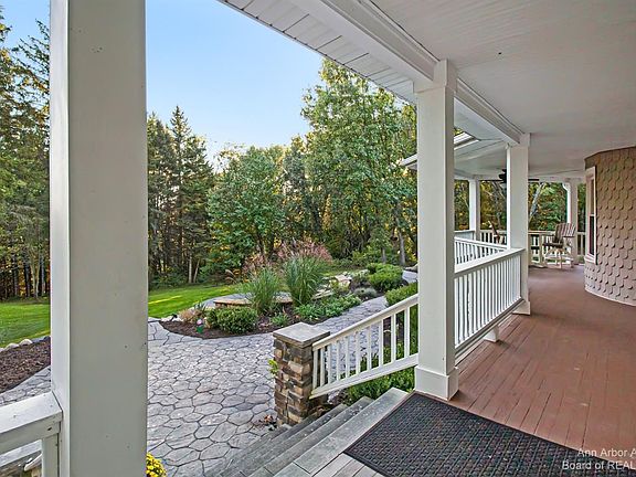 5th image of 3937 Green Hills Dr