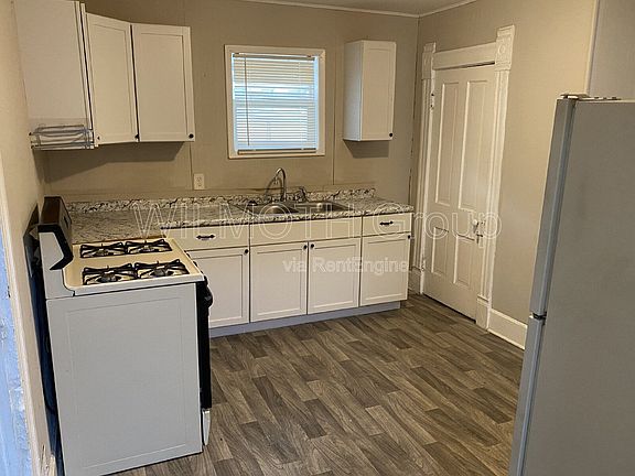 5th image of 918 W 27th St