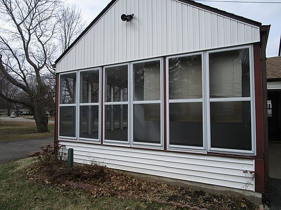 3rd image of 1716 Charlotte Dr