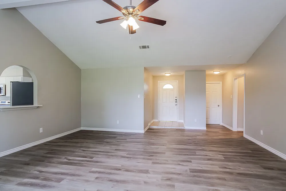 3 bed, 2.0 bath, 1428 sqft, $1,675 — Photo 4