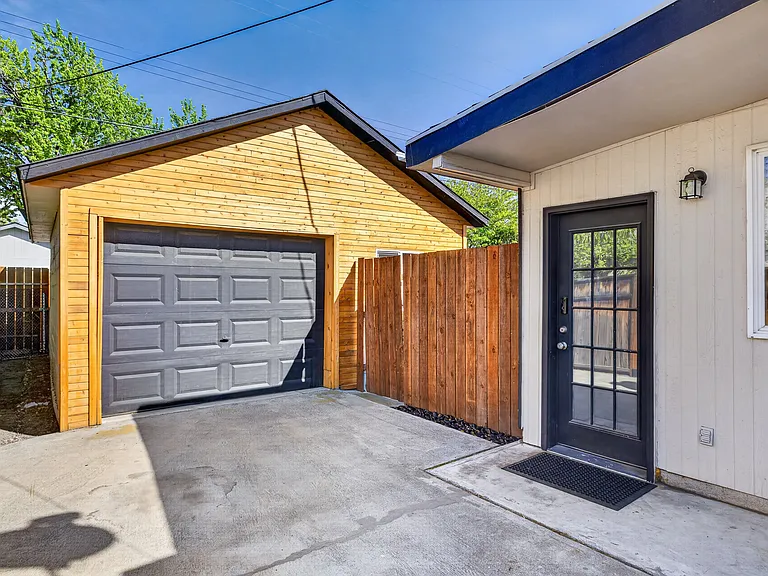 810 Smith Ave — Photo 3