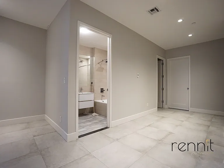 581 Van Buren St #1 — Photo 18