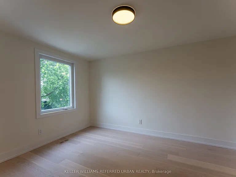 8 Doncaster Ave — Photo 22